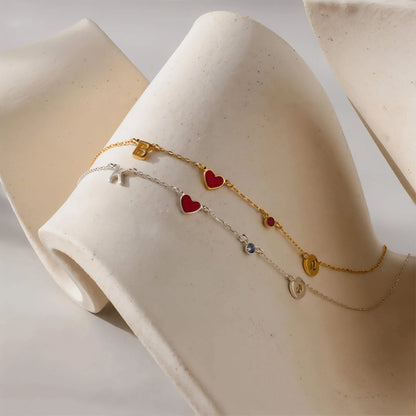Collar personalizado con inicial en forma de corazón, piedra de nacimiento y signo zodiacal.